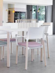 Kusch+Co kantoormeubelen Den Haag tafel - stoelen Heering Office