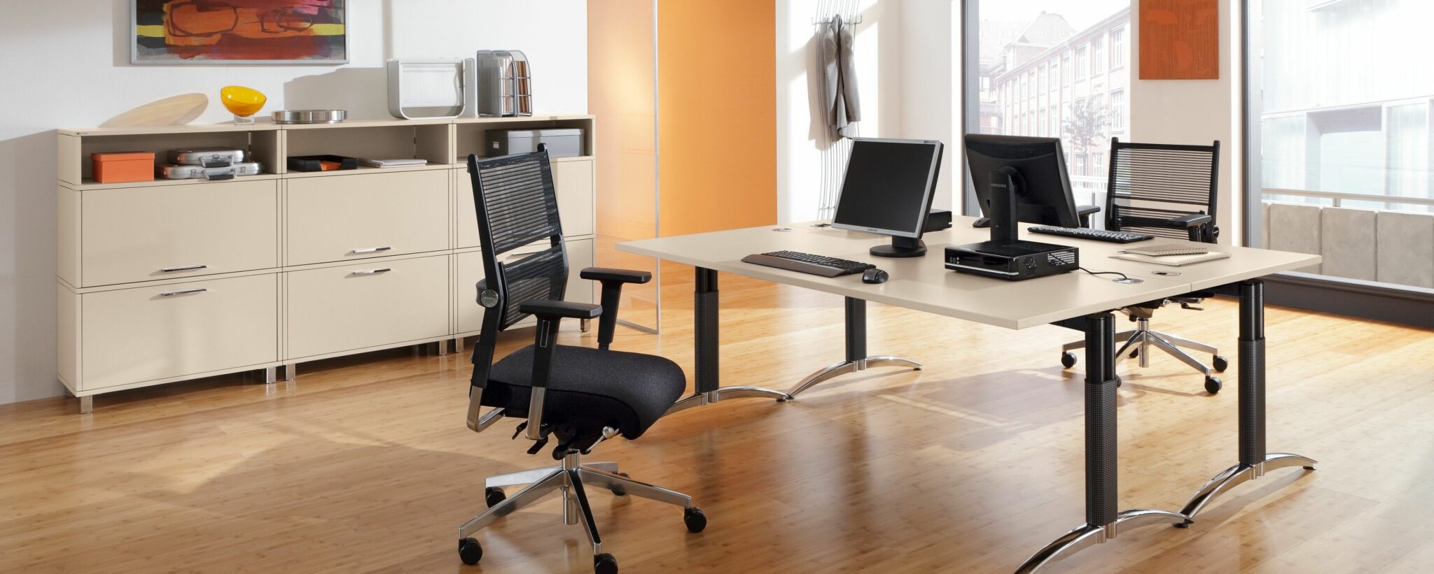 Palmberg kantoormeubelen Den Haag bureau - bureaustoel Heering Office