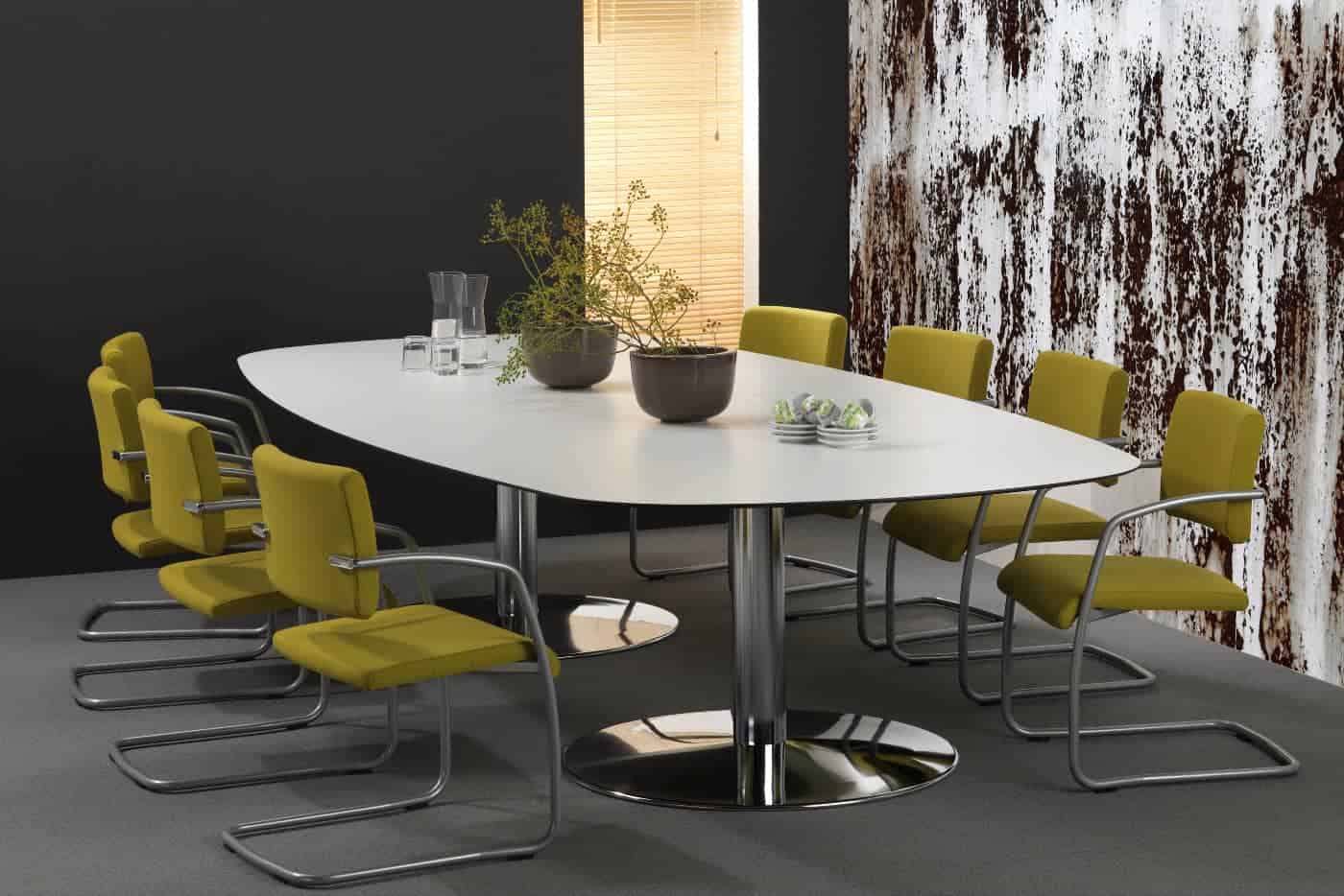 Schaffenburg kantoormeubelen Den Haag vergadertafel - conferentiestoelen Heering Office