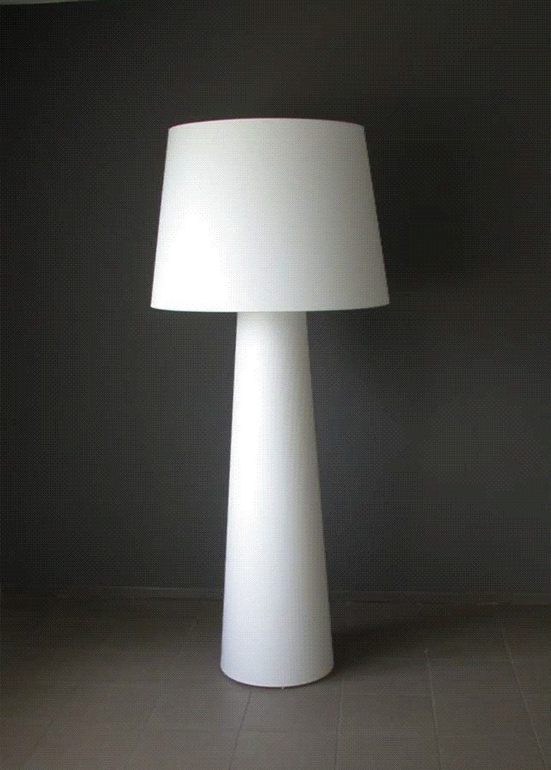 fp-staande-vloerlamp-met-voet-en-kap-geheel-uit-stof Heering Office Den Haag