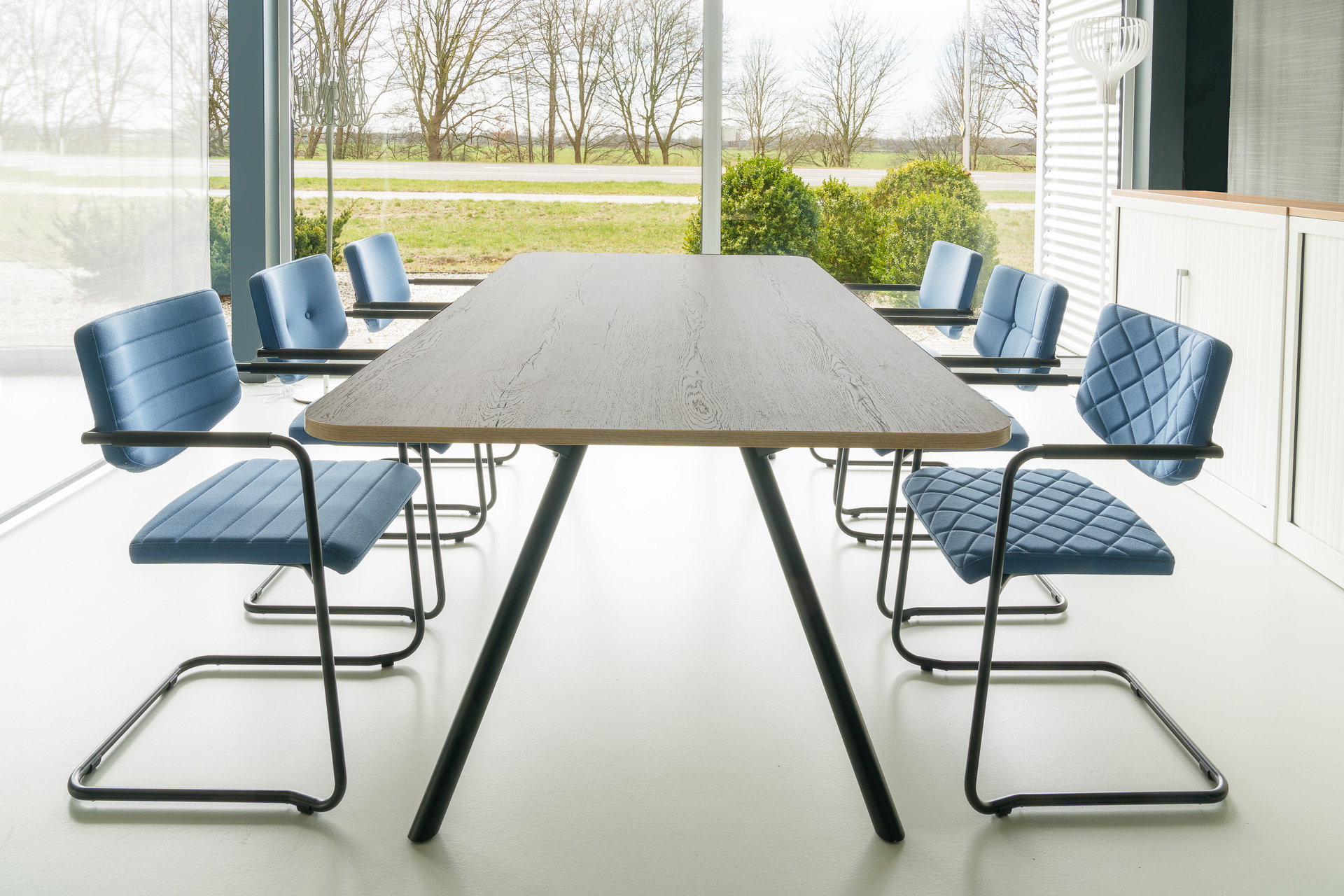 Vingerling Kantoor Huislijn vergadermeubilair