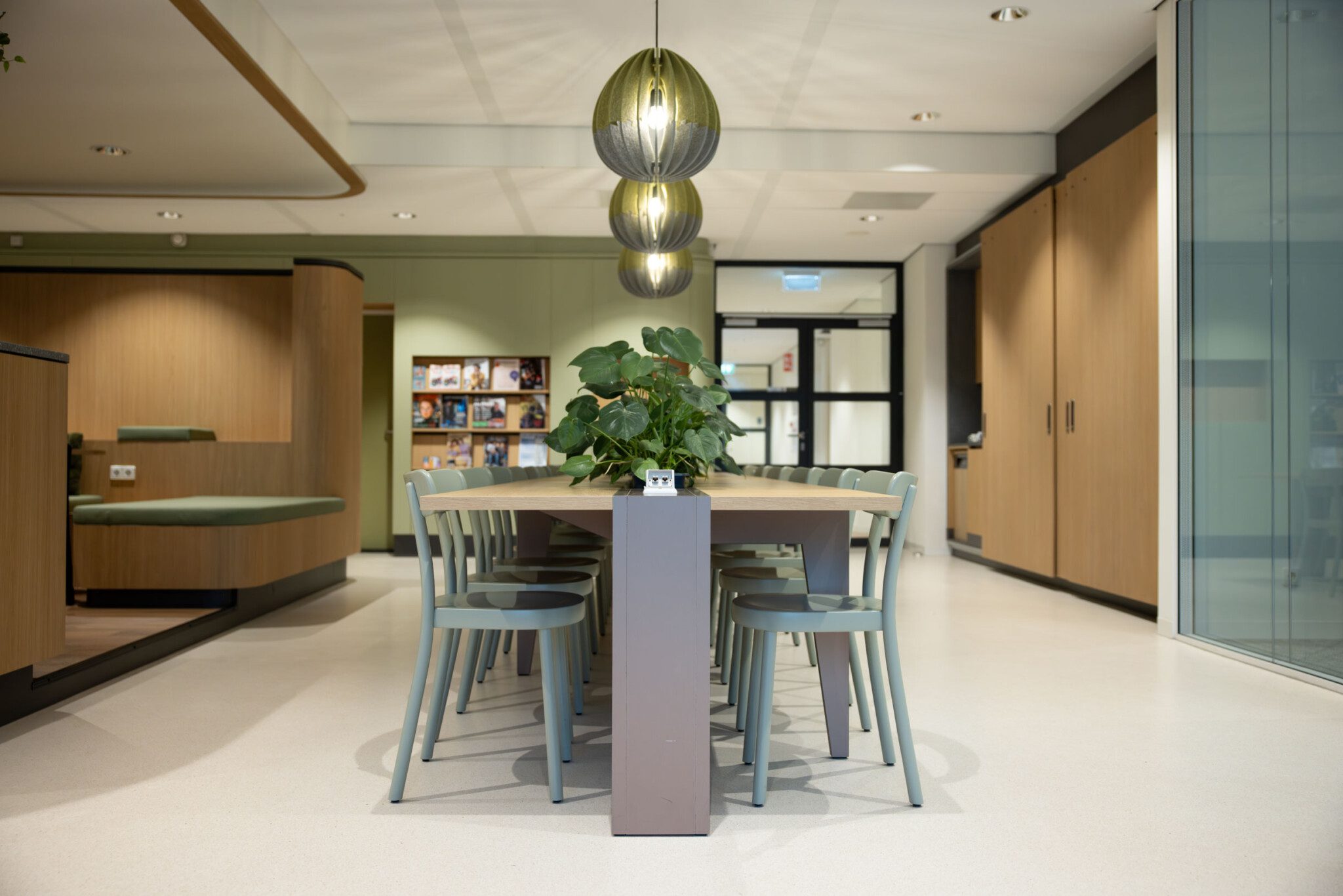 Omroep West bij Vingerling Kantoor Naaldwijk