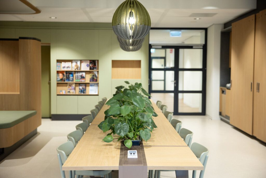 Omroep West bij Vingerling Kantoor Naaldwijk