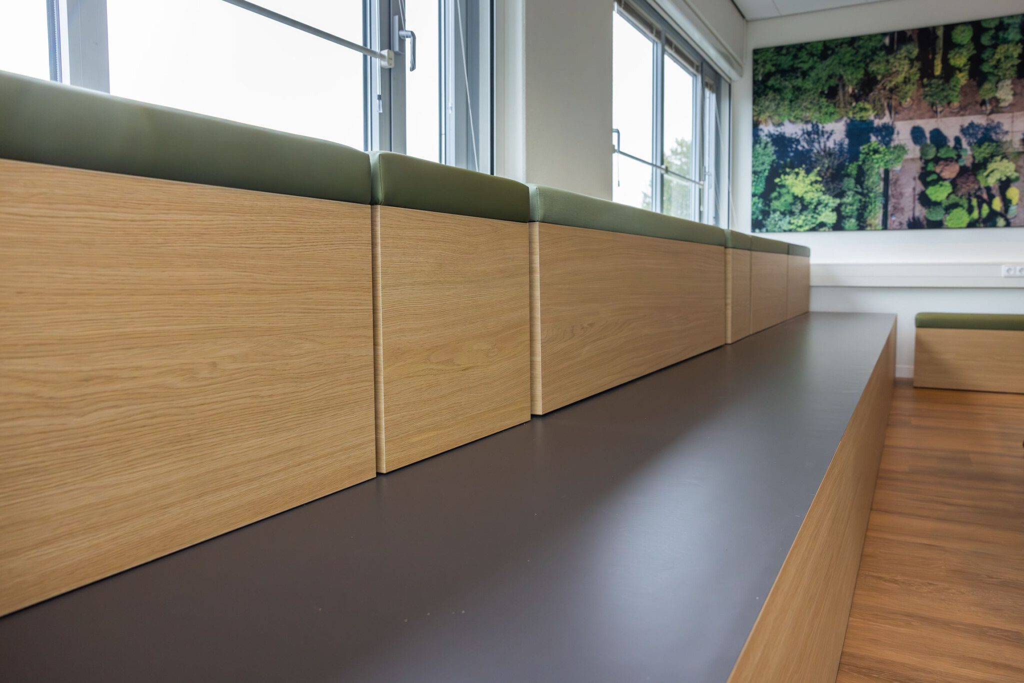 Omroep West bij Vingerling Kantoor Naaldwijk