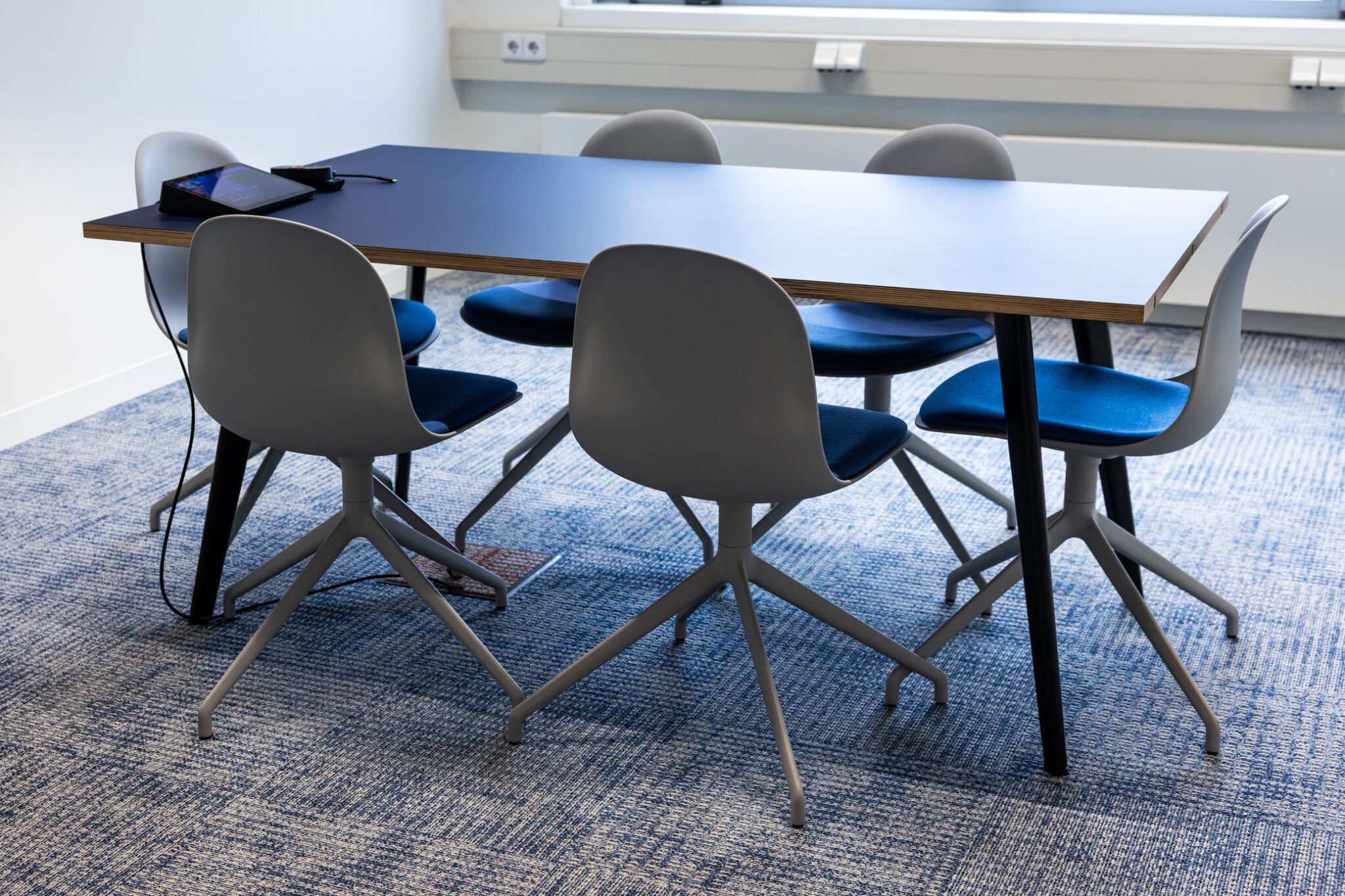 Omroep West bij Vingerling Kantoor Naaldwijk