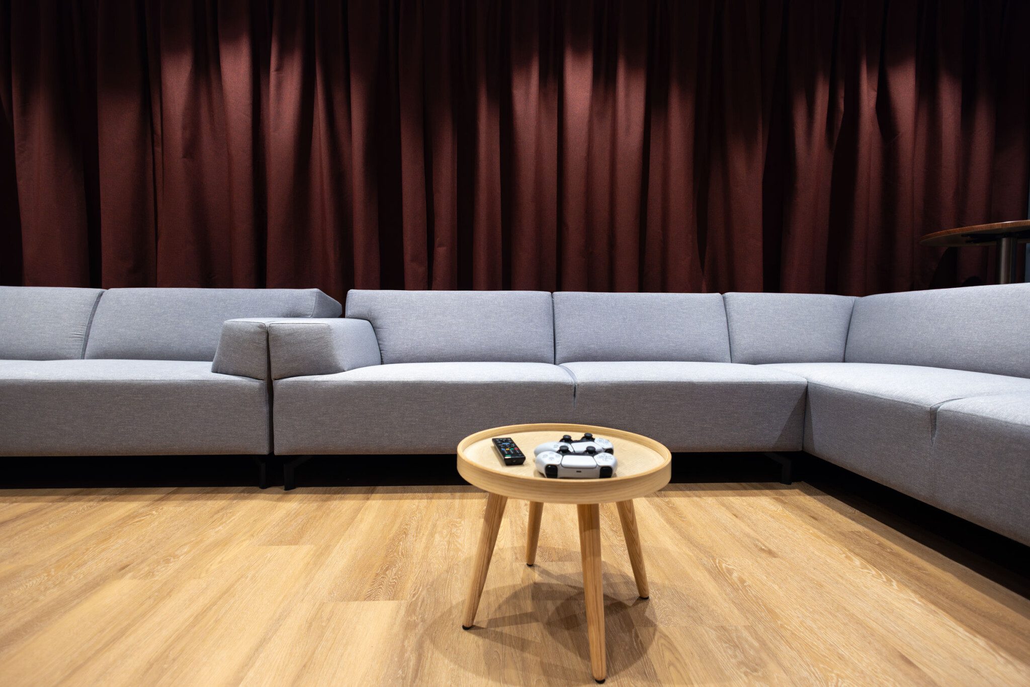 Omroep West bij Vingerling Kantoor Naaldwijk