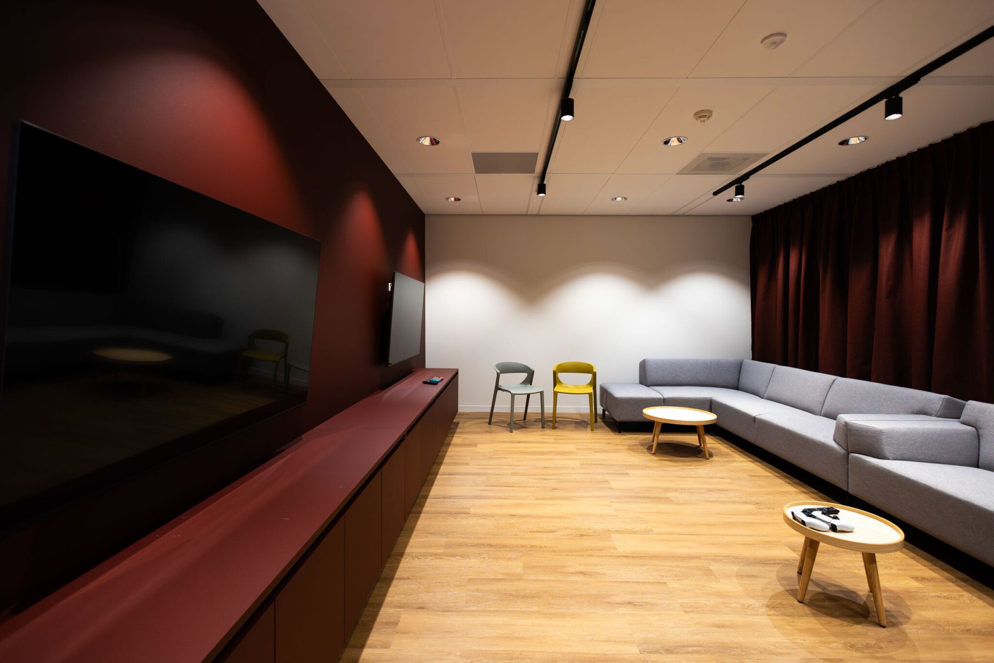 Omroep West bij Vingerling Kantoor Naaldwijk