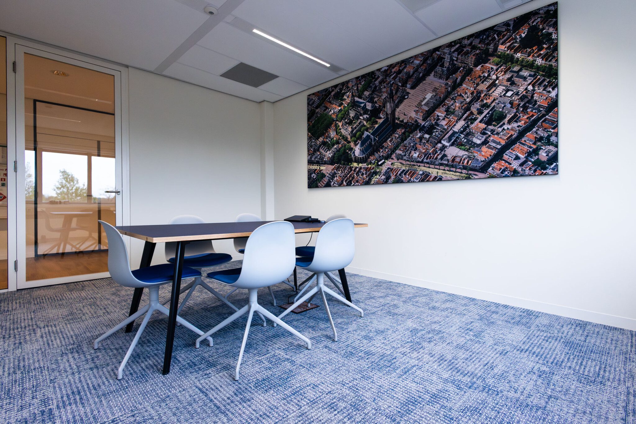 Omroep West bij Vingerling Kantoor Naaldwijk