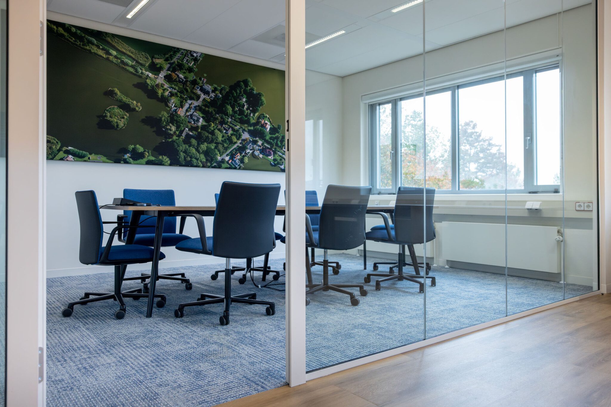 Omroep West bij Vingerling Kantoor Naaldwijk