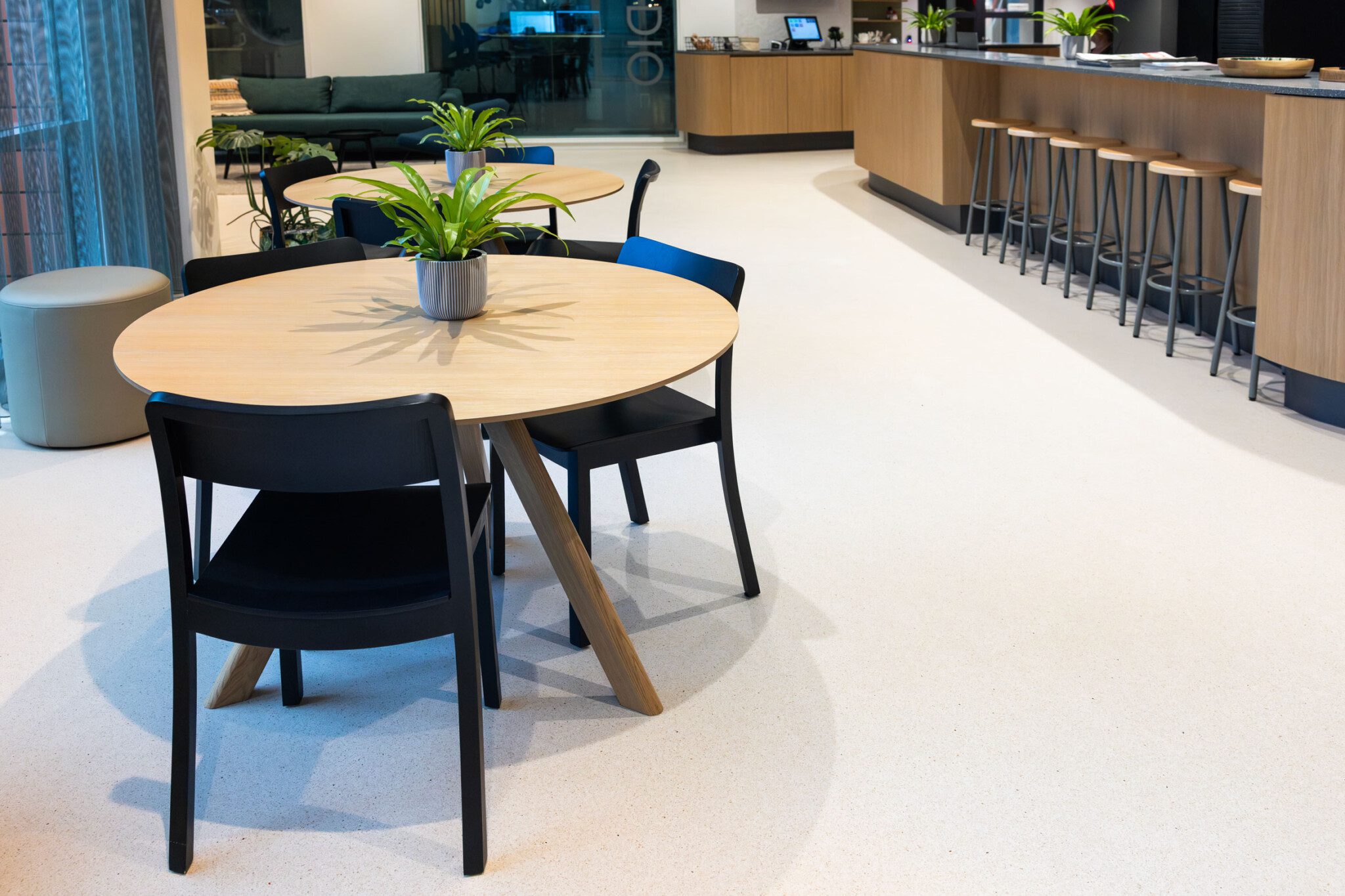 Omroep West bij Vingerling Kantoor Naaldwijk