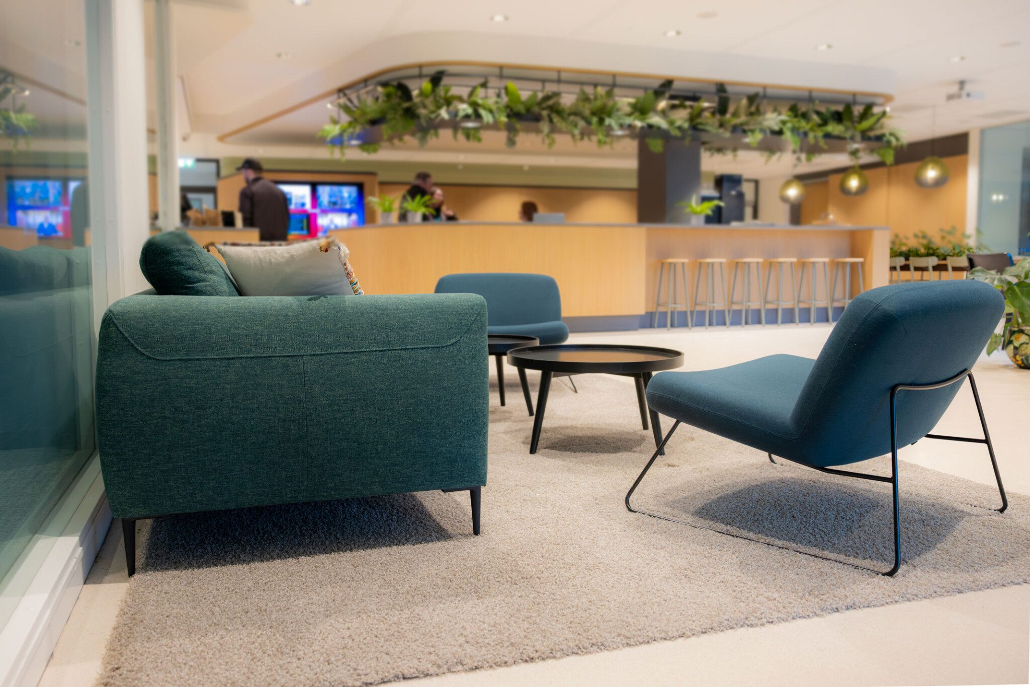 Omroep West bij Vingerling Kantoor Naaldwijk