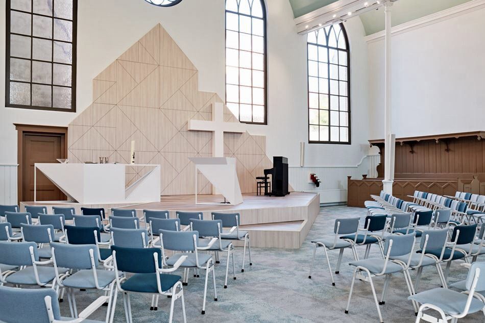 Kerkinterieur, kerkinrichting en kerkmeubiliar door Vingerling Kantoor Naaldwijk Westland