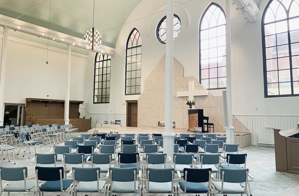 Kerkinterieur, kerkinrichting en kerkmeubiliar door Vingerling Kantoor Naaldwijk Westland
