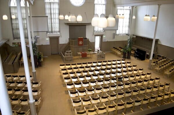 Kerkinrichting, kerkinterieur en kerkmeubilair door Vingerling Kantoor te Naaldwijk Westland